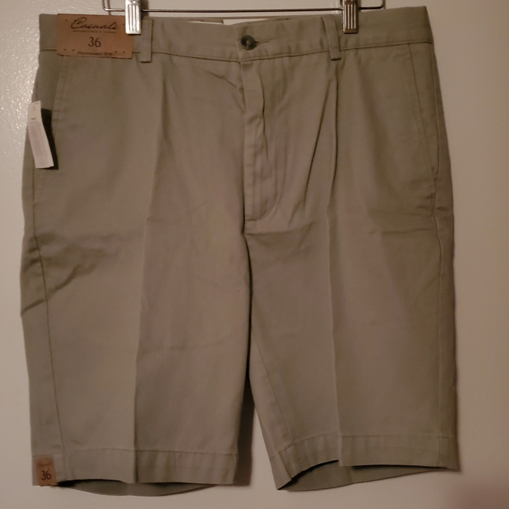 NWT Roundtree and Yorke khaki shorts